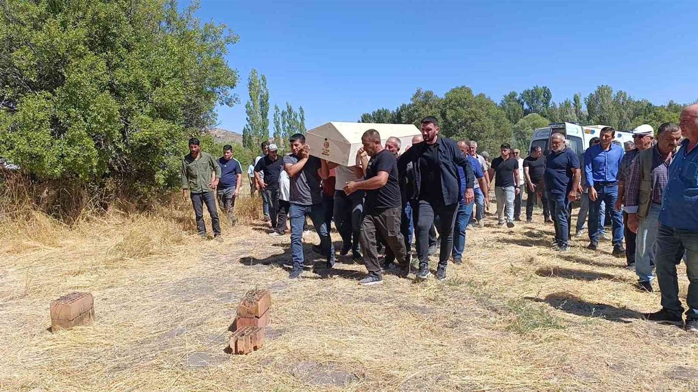    Berfin Zelal Kaya memleketinde son yolculuğuna uğurlandı haberi